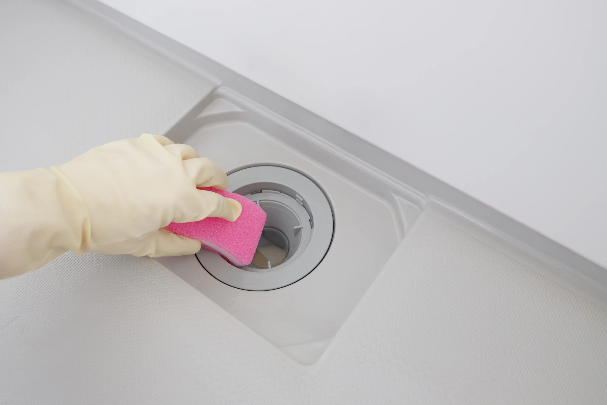 掃除しても掃除しても消えない排水口の嫌な臭い対策 トイレつまり修理業者比較ランキング