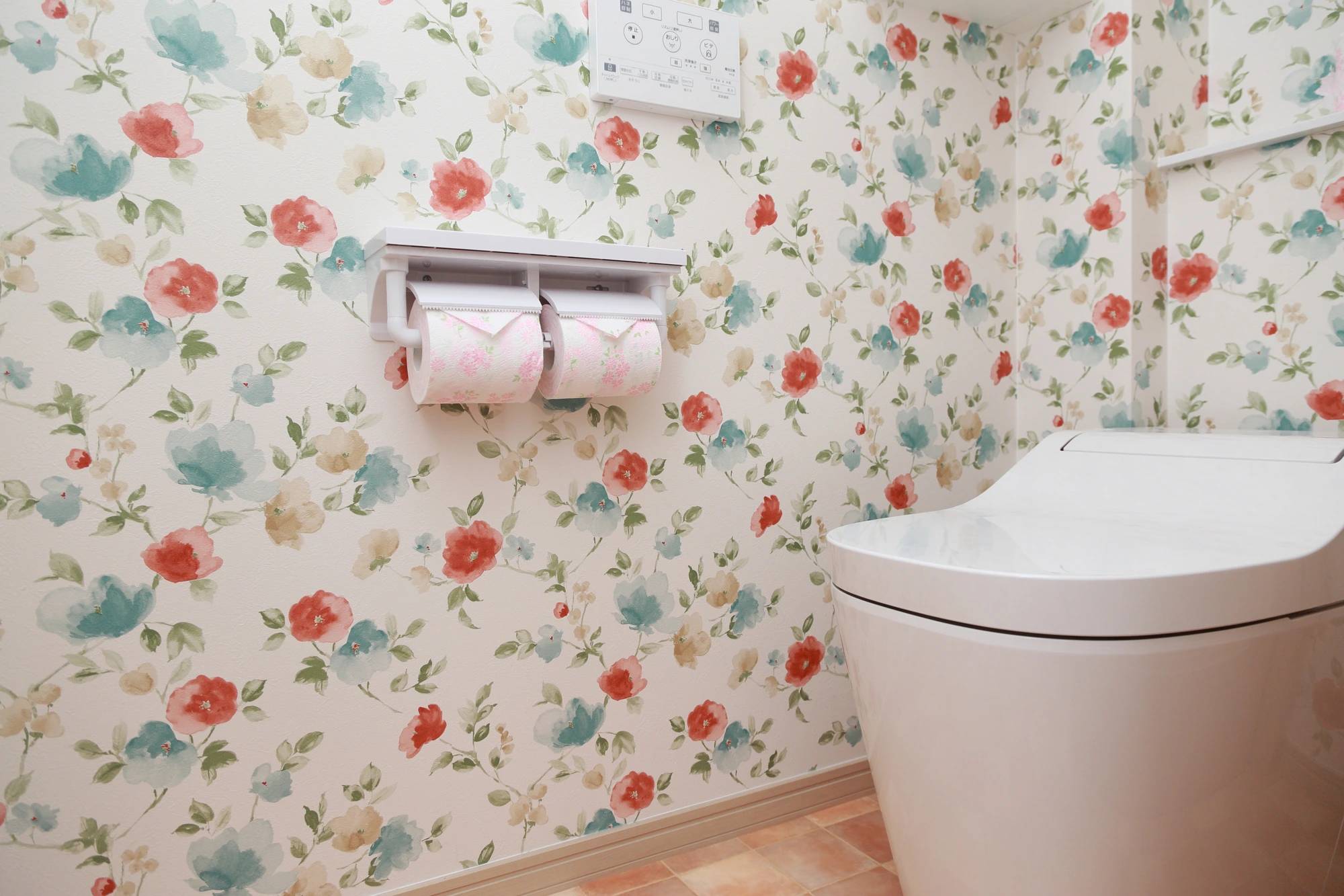 トイレの壁紙に付いた頑固なニオイや黄ばみを除去 予防する方法